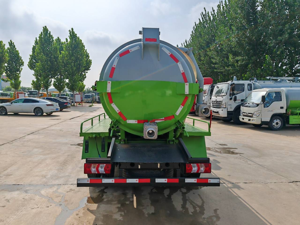一汽解放5方吸污車(chē) 以卓越性能重塑城鄉(xiāng)環(huán)衛(wèi)作業(yè)標(biāo)準(zhǔn)