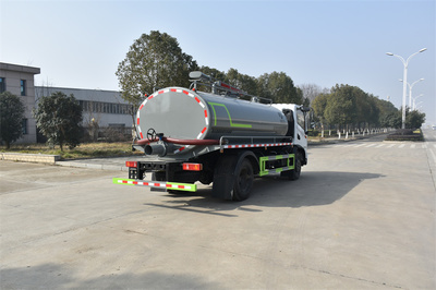 東風(fēng)華神9方吸糞車(chē) 高效、可靠的城市環(huán)衛(wèi)利器