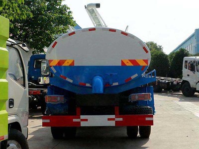 東風御虎10方吸糞車 高效環(huán)保的污物處理專家